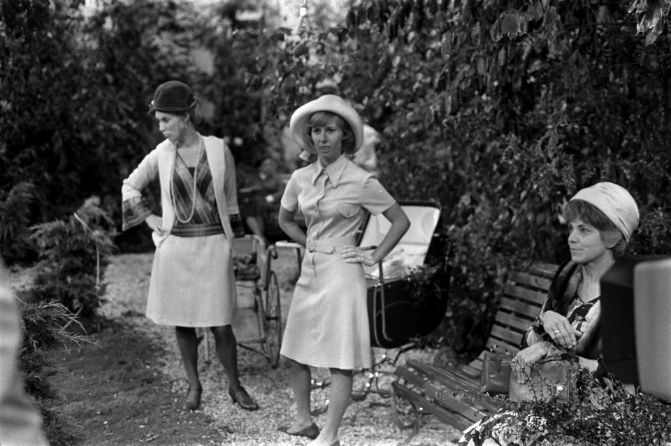 Links Alie Donkelaar Hetty Verhoogt, rechts Marleen Spaargaren Willeke Albert, Bestanddeelnr 923-8268
