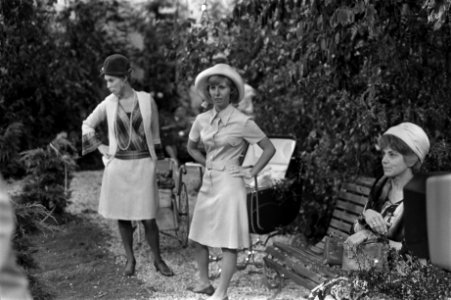 Links Alie Donkelaar Hetty Verhoogt, rechts Marleen Spaargaren Willeke Albert, Bestanddeelnr 923-8268