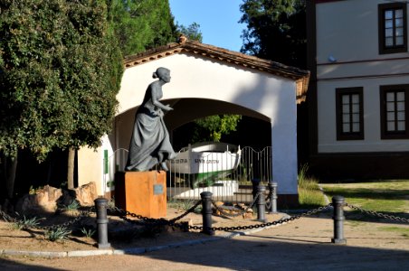 Lloret, Ermita de Santa Cristina, Bootshalle und Denkmal