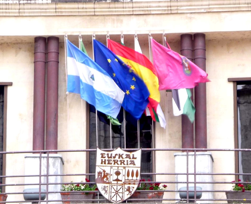 Llodio - Herriko Plaza y Ayuntamiento 3