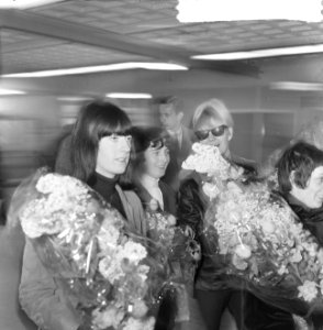 Liverbirds (beatgroep) bij aankomst op Schiphol, Bestanddeelnr 917-6382