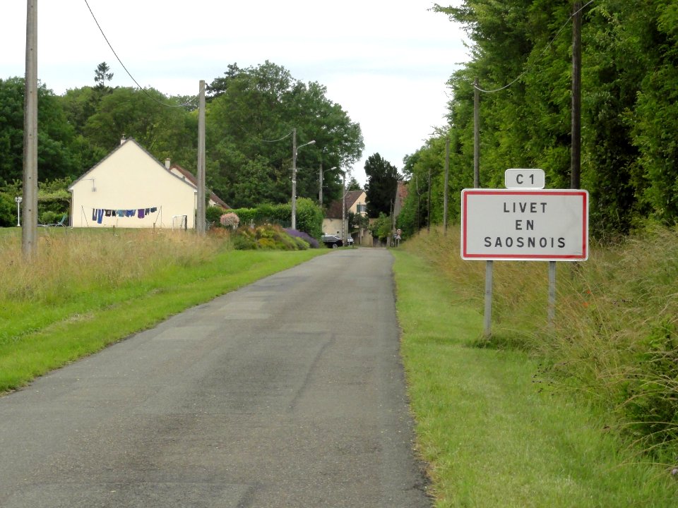 Livet-en-Saosnois (Sarthe) entrée