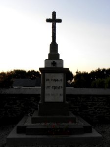 Loc-Éguiner (29) Monument aux morts