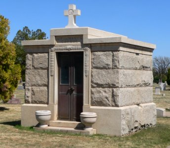 Llano Cemetery, Amarillo, Texas, Canode mausoleum