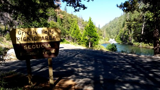 Location and road and river at Grizzly falls