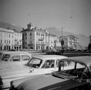 Locarno Parkerende autos op het Piazza Grande (Hoofdplein), Bestanddeelnr 254-4790