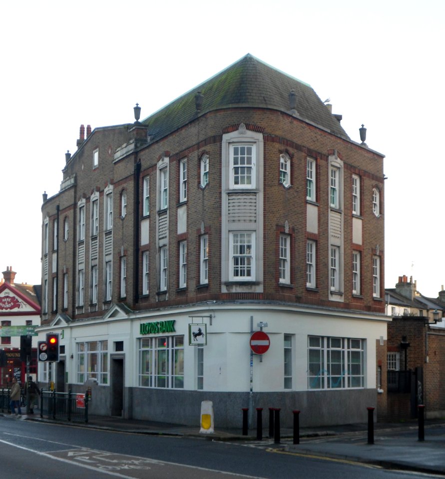Lloyds Bank, Preston Circus, Brighton (December 2013)