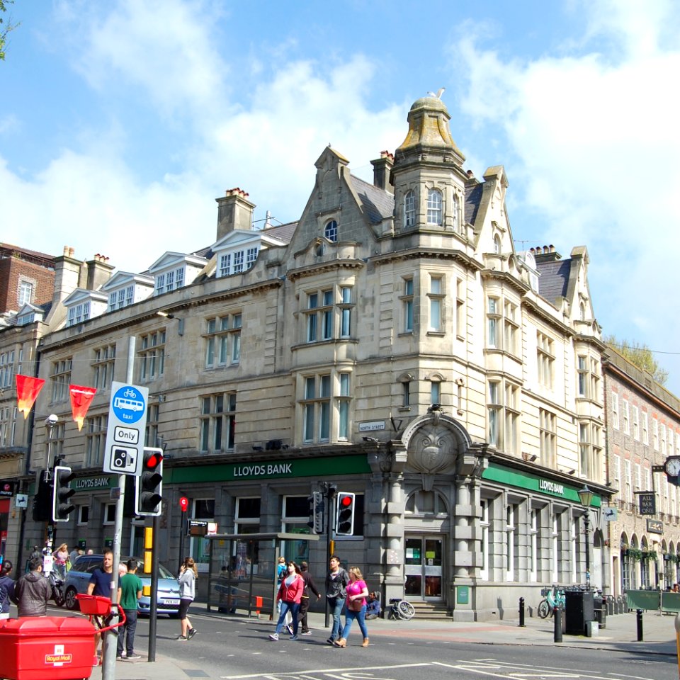 Lloyds Bank, 171–173 North Street, Brighton (May 2018)