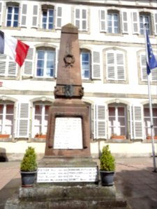 Lixheim (Moselle) monument aux morts