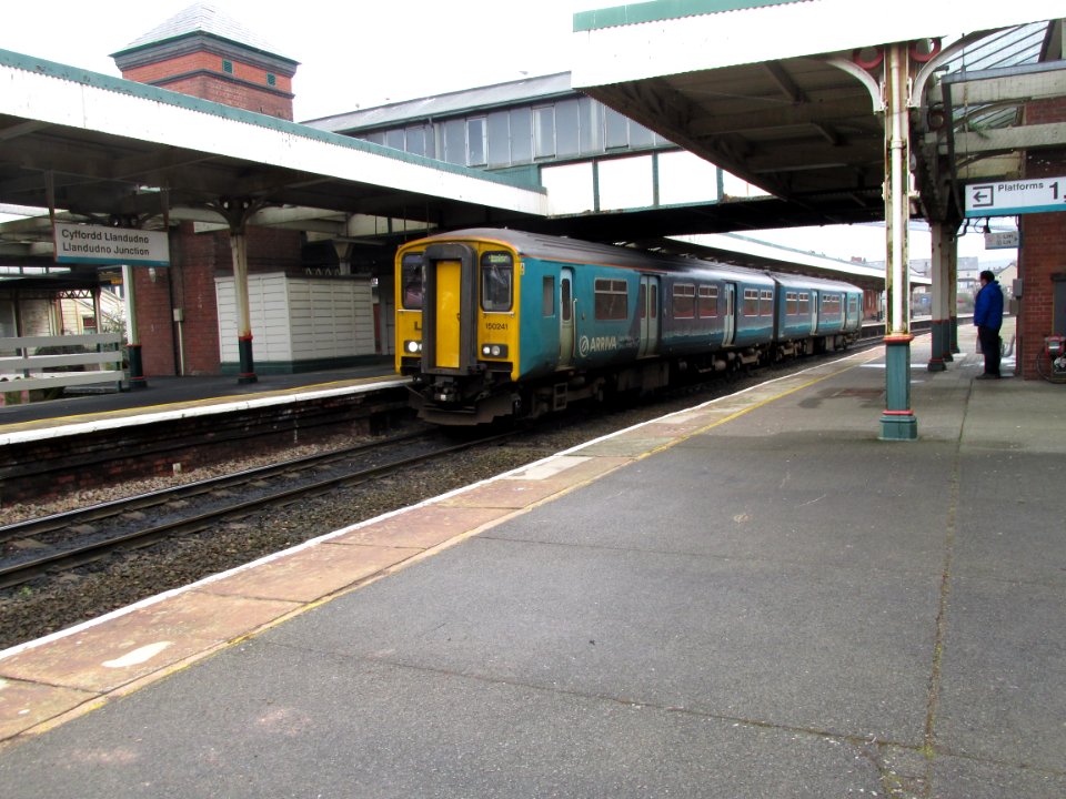 Llandudno Junction railway station March 2018 04