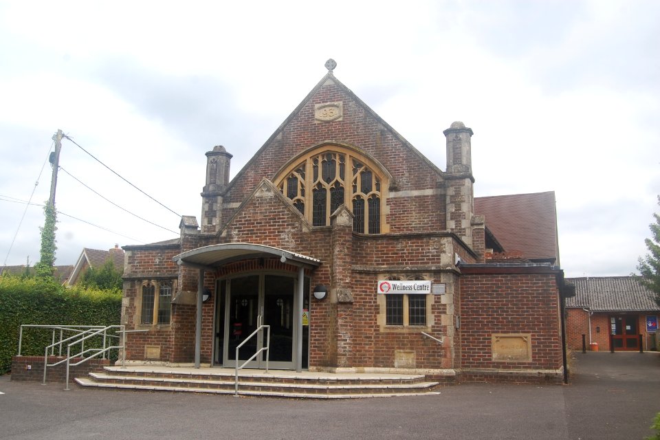 Liphook Methodist Church, London Road, Liphook (July 2019) (2)