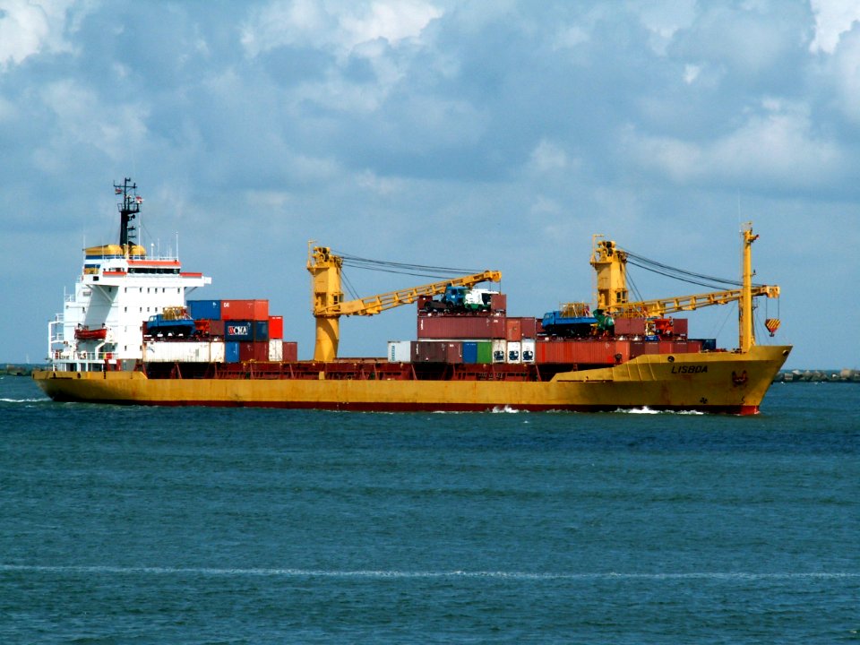 Lisboa IMO 8017308 06Aug05 starport side Port of Rotterdam 06-Aug-2005