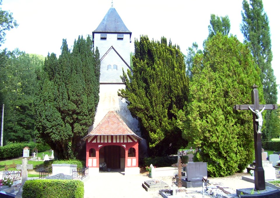 Livet-sur-Authou église