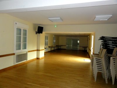 Livet-en-Saosnois (Sarthe) salle polyvalente, intérieur