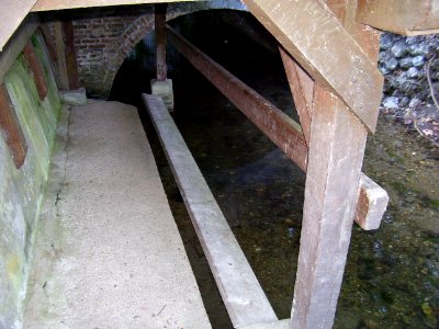 Livet-sur-Authou lavoir communal
