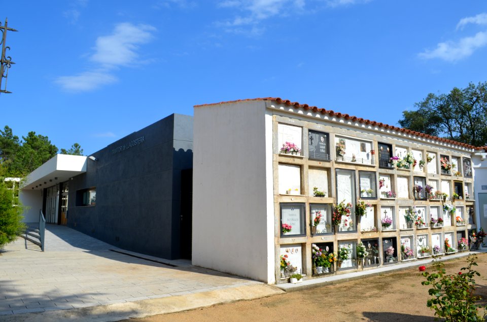 Llagostera, Cementiri Municipal, Tanatori (1)