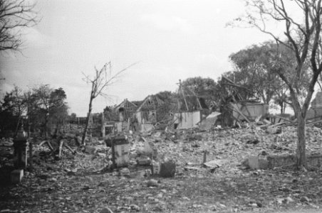 Malang. De Europese wijk van Malang, zoals ze door de TNI werd achtergelaten, Bestanddeelnr 344-2-3