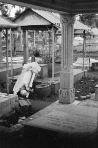 Malang. Het Europese kerkhof Lawang werd door de TNI geschonden. Meer nog dan de, Bestanddeelnr 344-5-1