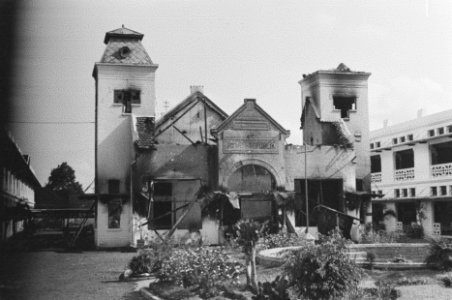 Malang. Het Palace Hotel in Malang. De Republikeinen doopten het om tot Hotel, Bestanddeelnr 344-3-3
