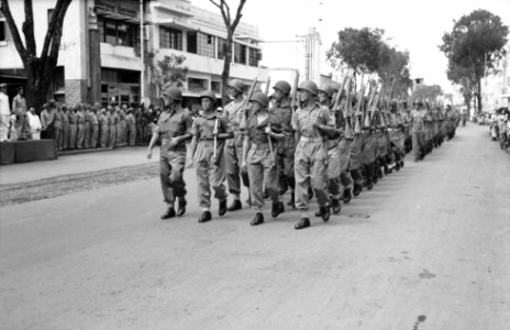 Malang Te Malang droeg de Commandant. X-Brigade Kolonel G. Dijkstra zijn comman, Bestanddeelnr 13469