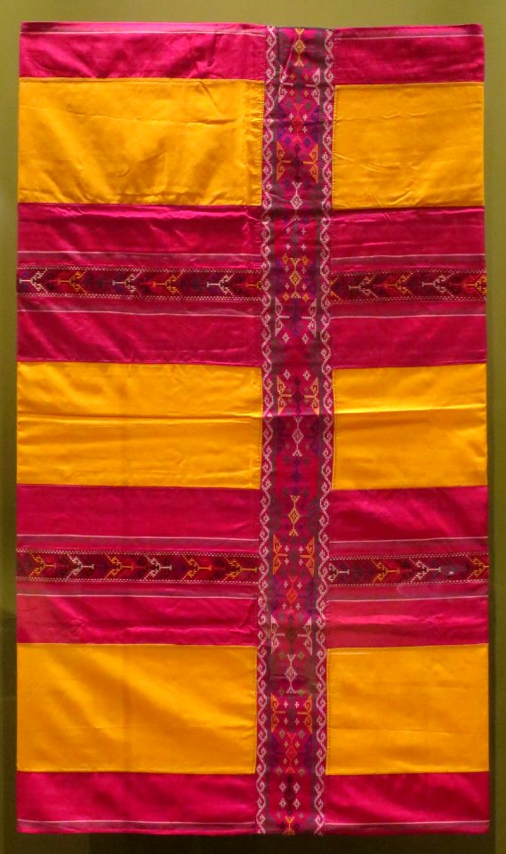 Malong (tube skirt) from Mindanao, Honolulu Museum of Art 14180.1