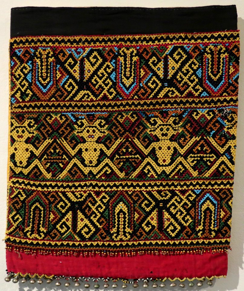 Maloh (tube skirt) from Indonesia, Honolulu Museum of Art 10025.1