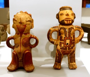 Male effigy figurine, 800-1350 AD, and Carillo female effigy, 300-800 AD, Nicoya region, Costa Rica, polychrome ceramic - Meso-American collection - Peabody Museum, Harvard University - DSC06082