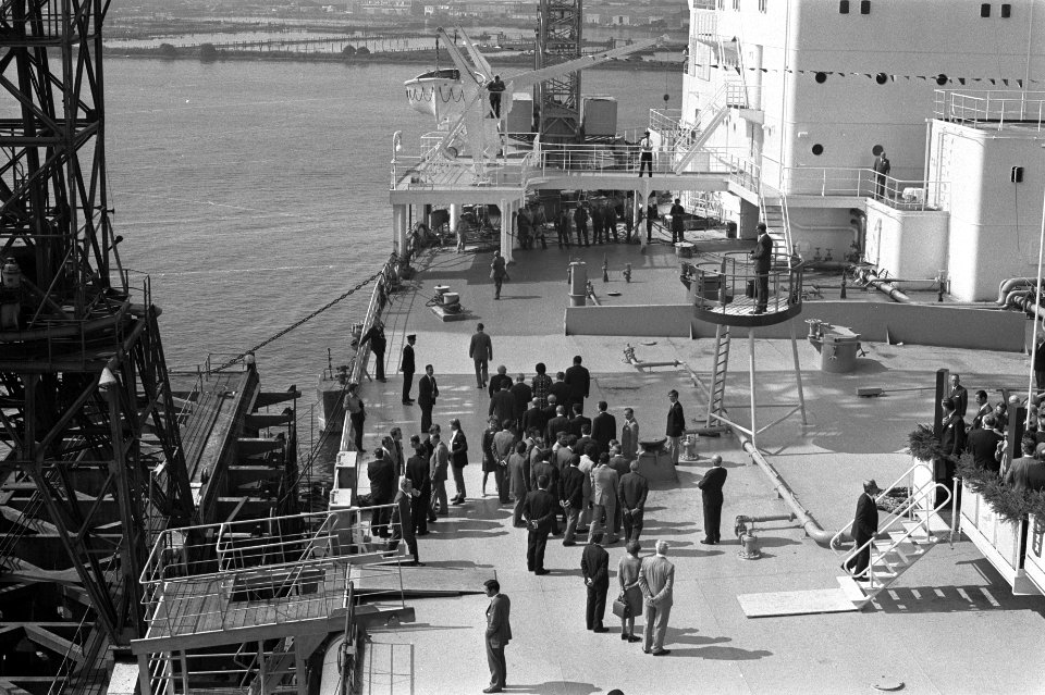 Mammoettanker Fina Canada wordt gedoopt bij NDSM Amsterdam overzicht, Bestanddeelnr 924-8318