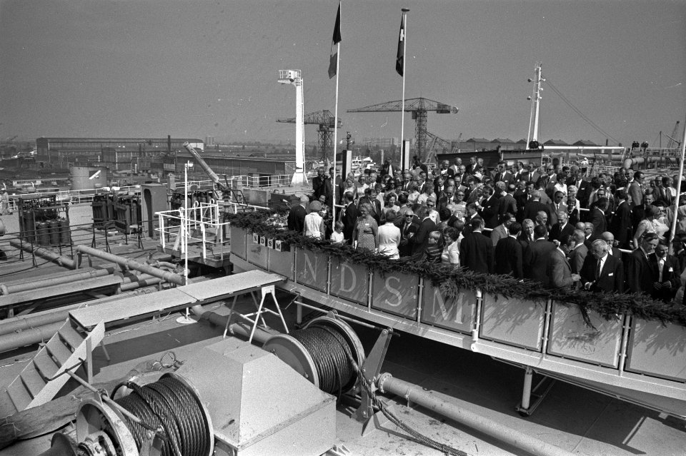 Mammoettanker Fina Canada wordt gedoopt bij NDSM Amsterdam overzicht, Bestanddeelnr 924-8316