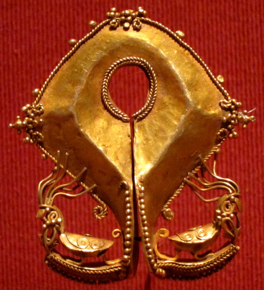 Mamuli (earring), East Sumba, gold, Honolulu Museum of Art