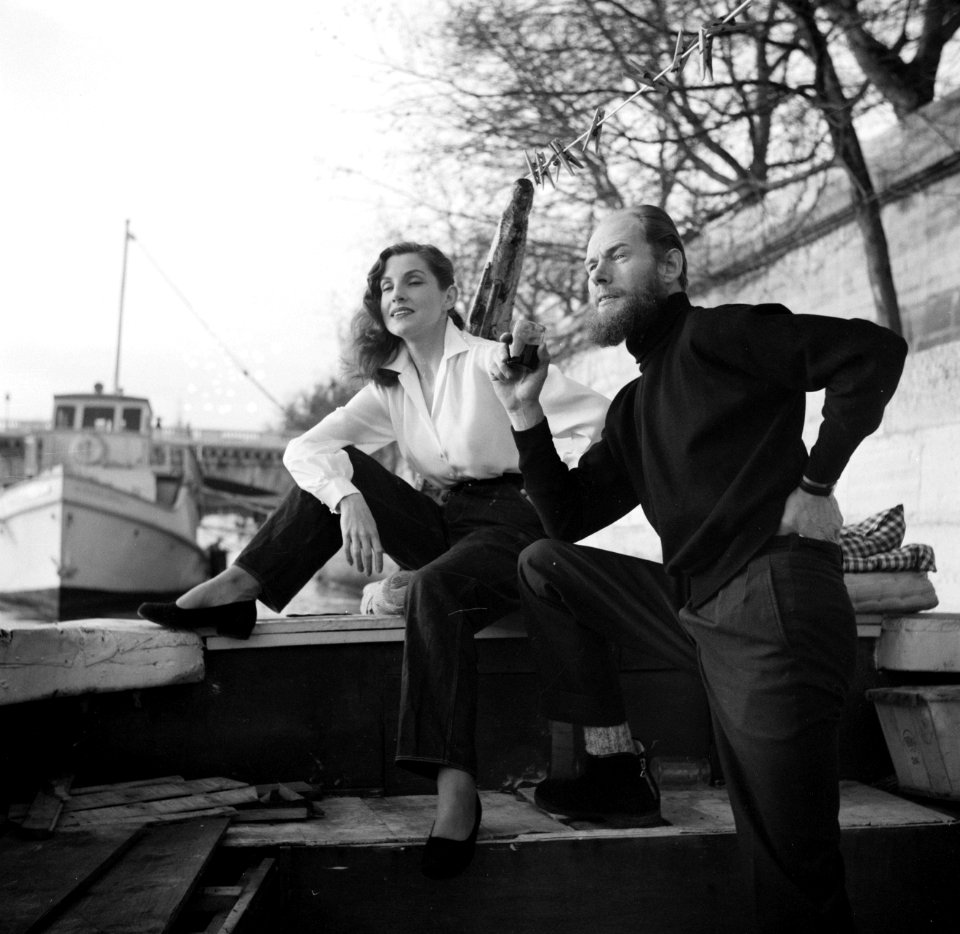 Man en vrouw zittend aan dek van het schip Siegfried & Erik te Parijs, Bestanddeelnr 252-9423