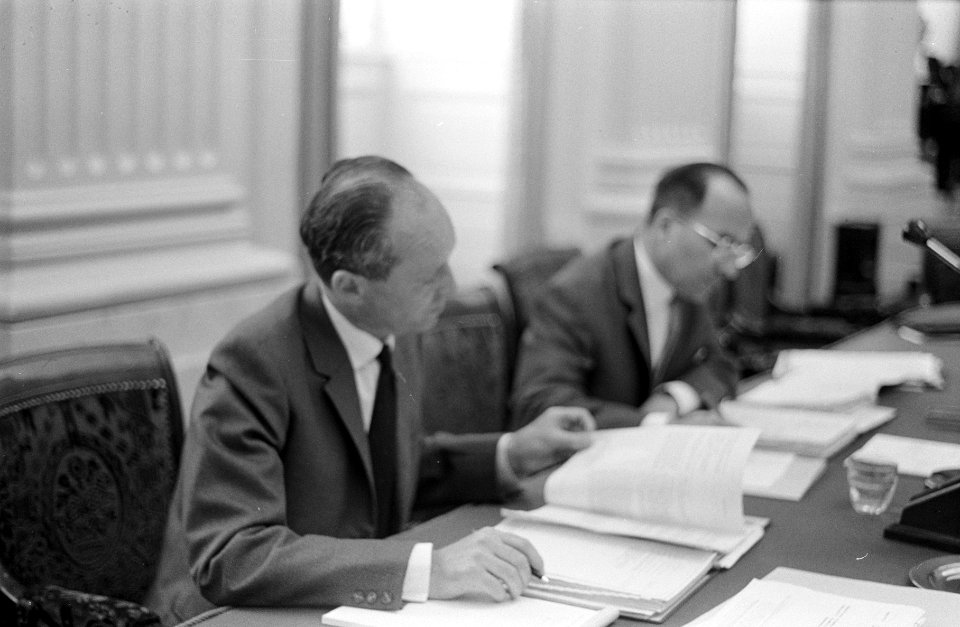 Mammoetwet Tweede Kamer ( Minister Cals en mr JGM Broekman ), Bestanddeelnr 914-0389