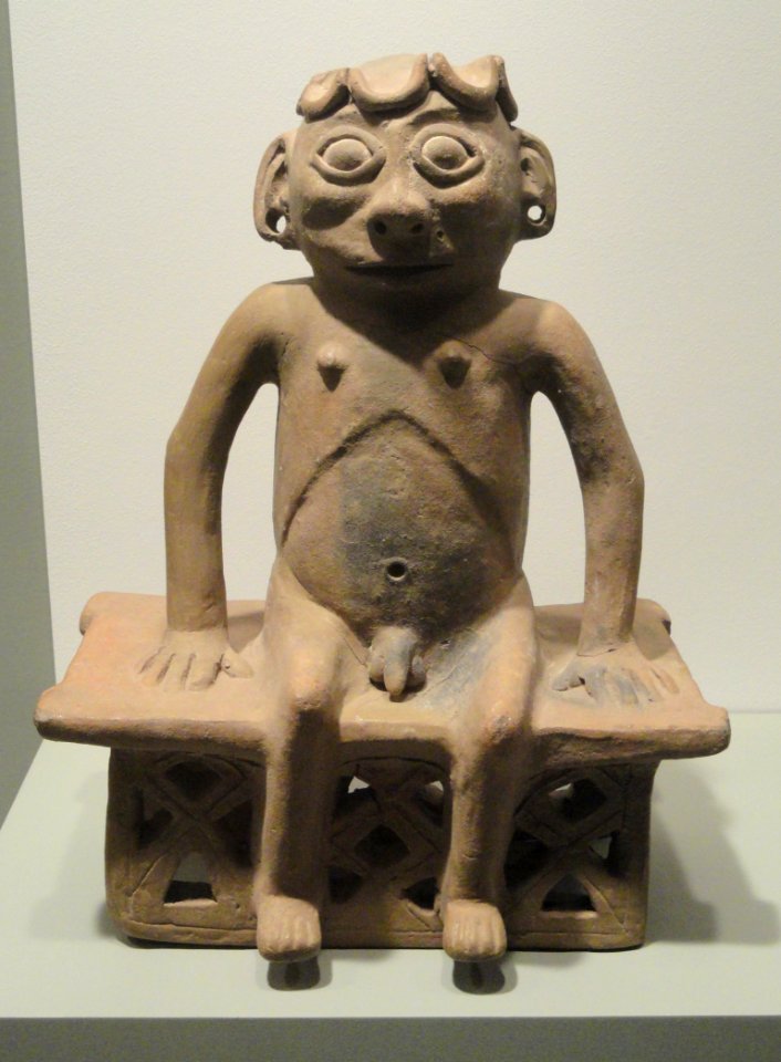 Male Figure seated on a bench, 1100-1400 AD, Carchi style, Carchi province, Ecuador, earthenware - Gardiner Museum, Toronto - DSC01199