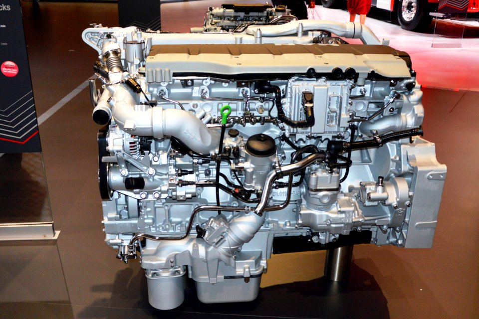 MAN D2676 LF25 diesel engine for trucks 353kW. Spielvogel 2