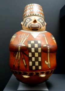 Male human effigy jar, warrior holding spears & spear thrower, Nasca, Peru, Ica region, ceramic - Meso-American collection - Peabody Museum, Harvard University - DSC05934