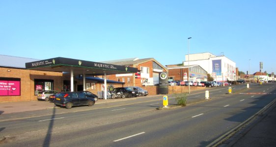Majestic Wine Warehouse, 271 Old Shoreham Road, Hove (December 2016)
