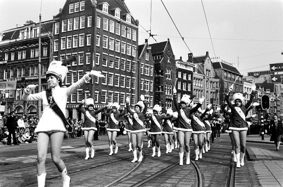 Majorettekorpsen op de Dam, Bestanddeelnr 930-2054