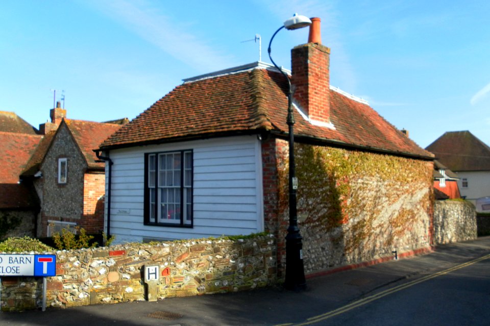 Malthouse Cottage, Old Barn Close, Willingdon (NHLE Code 1190677) (April 2011)
