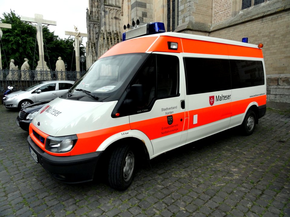 Malteser Ford 100 T300 Ambulanse, Stadverband Xanten pic2