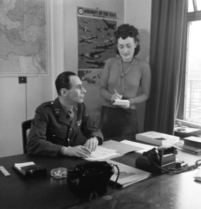 Majoor ir. Berdenis van Berlekom, chef van het van het Bureau Luchtvaart en zijn, Bestanddeelnr 935-2182