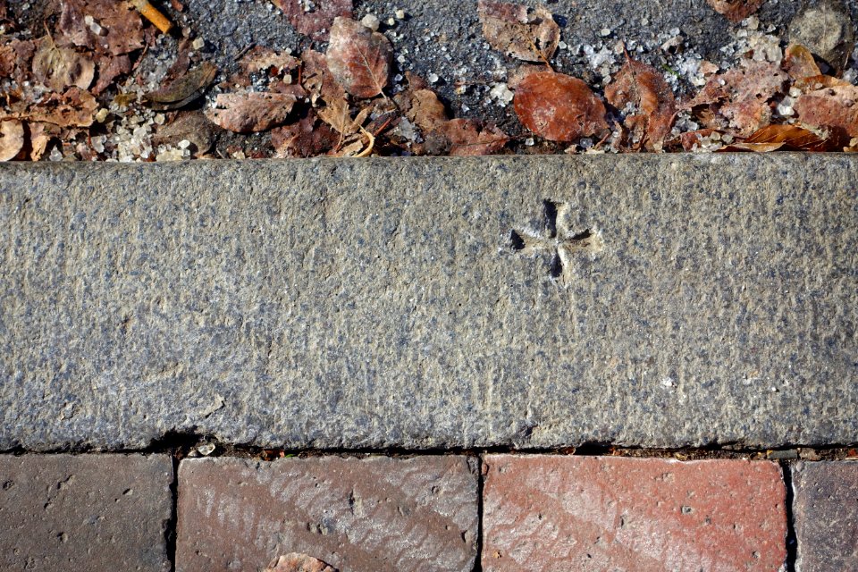 Maltese cross curb - Beacon Hill - Boston, MA - DSC02198
