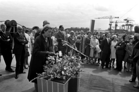 Mammoettanker Marticia gedoopt bij NDSM, Amsterdam 210.000 ton mevrouw Wern, Bestanddeelnr 923-6782