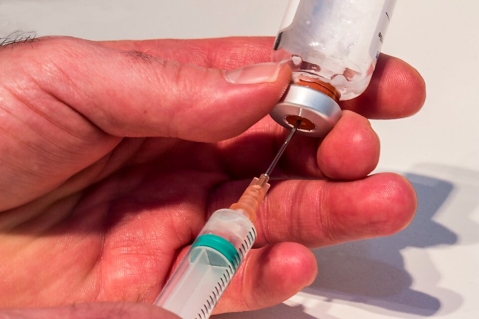 Hypodermic syringe ampoule glass ampoule