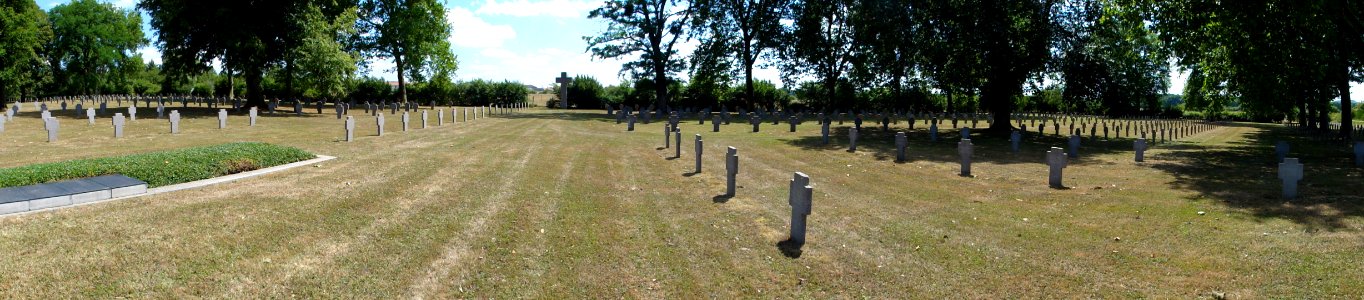 Mangiennes (Meuse) cimetière militaire allemand (06)