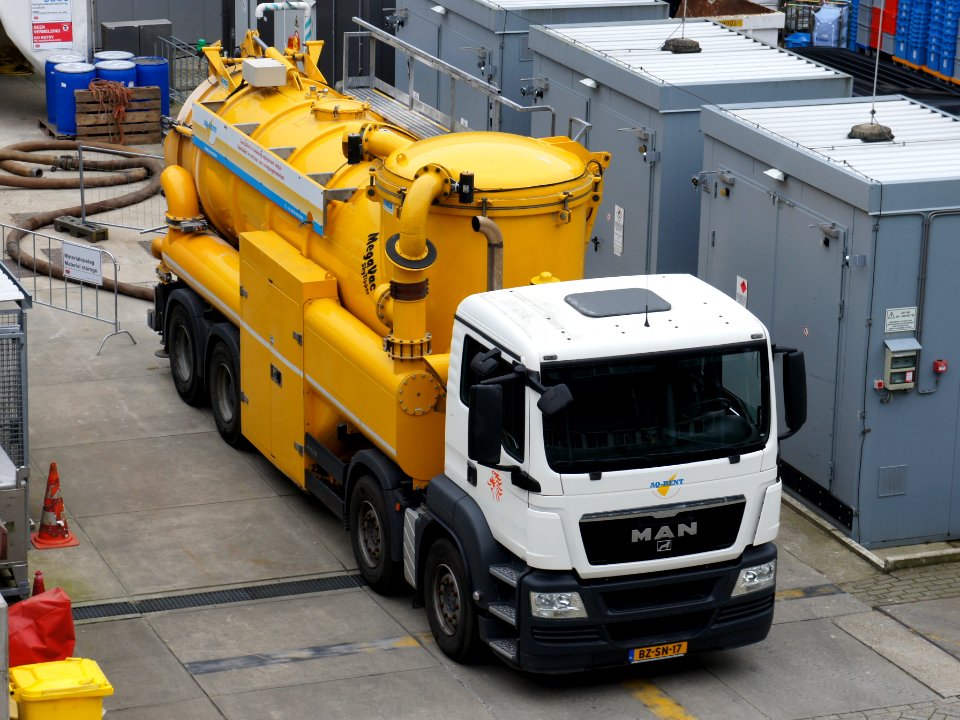 MAN truck with MegaVac SkyTipper, pic6