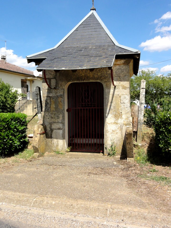 Mangiennes (Meuse) oratoire extérieur
