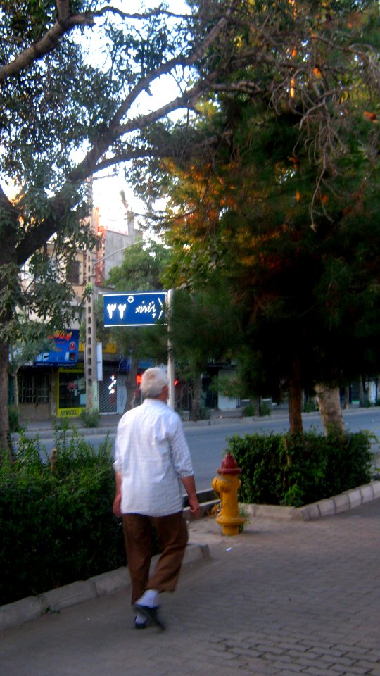 Man walking - Daraei st - Nishapur