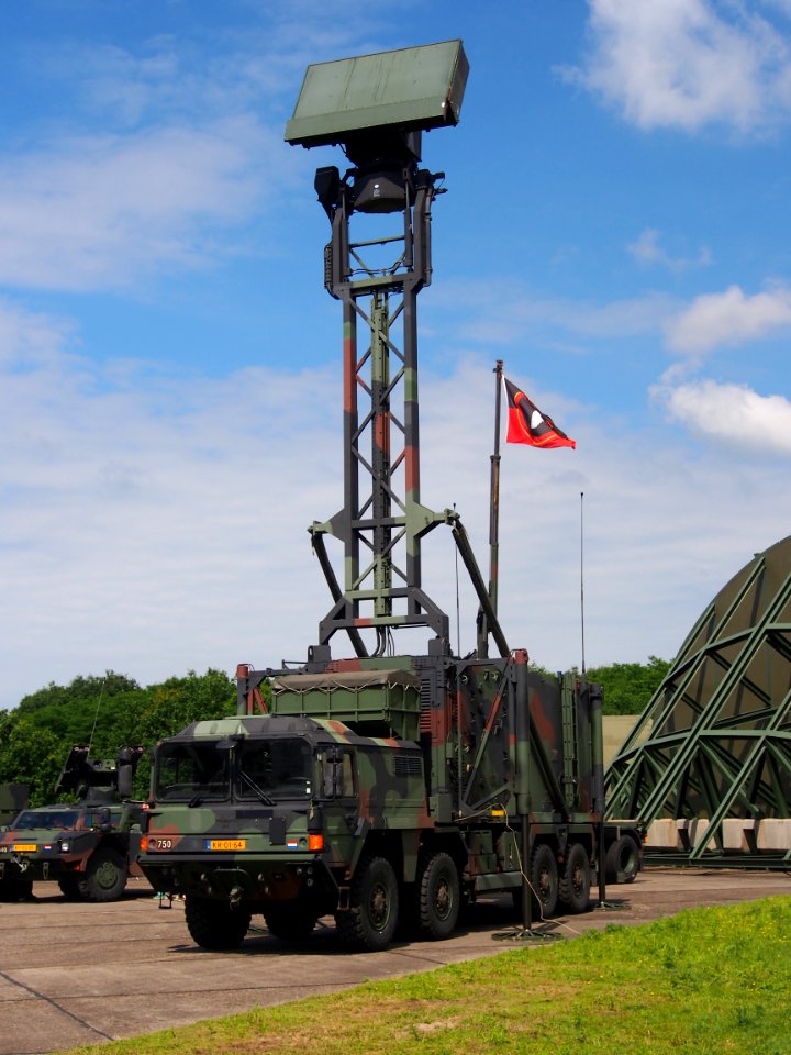 MAN truck of the Royal Netherlands Army with TRML -Telefunken Radar Mobil Luftraumüberwachung, pic1