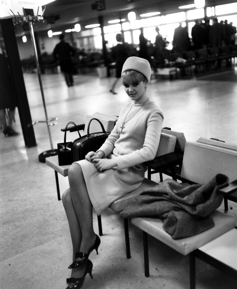 Mandy Rice Davies op Schiphol, Bestanddeelnr 917-1859