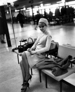 Mandy Rice Davies op Schiphol, Bestanddeelnr 917-1859